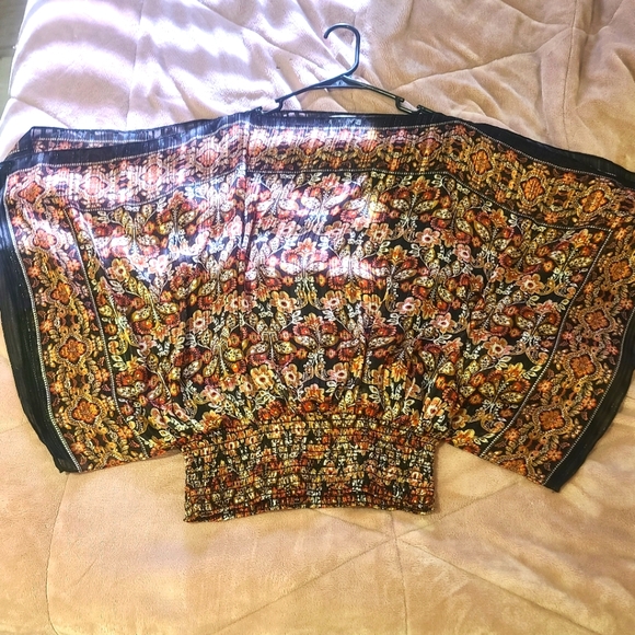 Max Studio crepe handkerchief sleeve blouse. Sz M - Picture 7 of 7